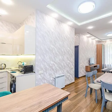15Newly Renovated, Real Photos, Excellent Apartment In The Center Of The Capital Yerevan Exterior photo