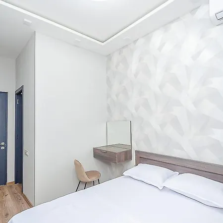 15Newly Renovated, Real Photos, Excellent Apartment In The Center Of The Capital Yerevan Exterior photo